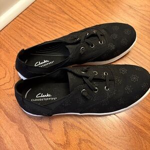 Clarks Cloudsteppers Breeze Ave slip-on sneakers